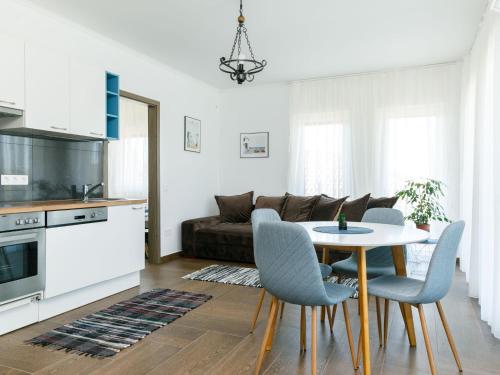 Apartment Johann 2 by Interhomeにあるキッチンまたは簡易キッチン