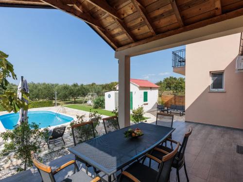 Πισίνα στο ή κοντά στο Holiday Home Josipa by Interhome