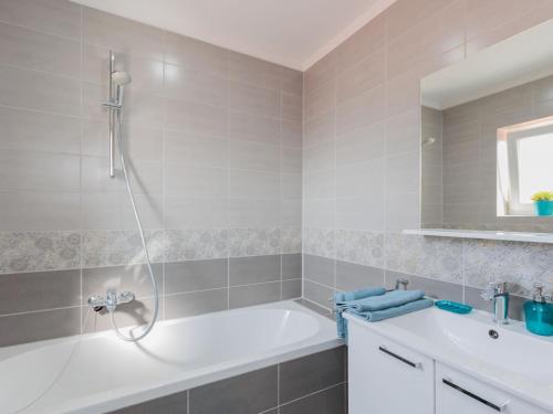 Ένα μπάνιο στο Holiday Home Josipa by Interhome