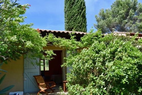 Family house 10 mn walking distance from Lourmarin