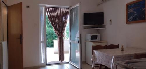 TV a/nebo společenská místnost v ubytování Apartment Garden (112-3)
