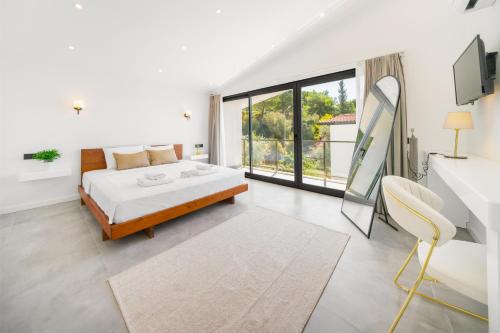 เตียงในห้องที่ Kaya Apartments Kalamar