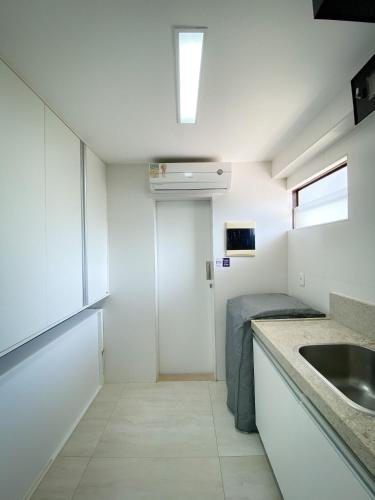 a small kitchen with a sink and a counter top at APARTAMENTO 05 - PÉ NA AREIA - BARRA BALI - AL in Barra de São Miguel