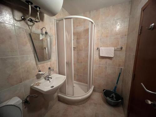 Koupelna v ubytování Minkov Apartments, Замъка 2