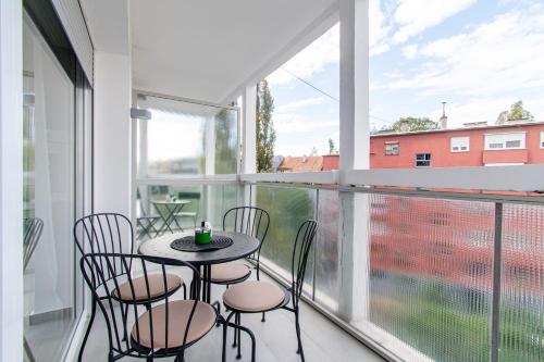 Flexible SelfCheckIns 58, 59 & 60 - Zagreb - Loggia - New - Luxury
