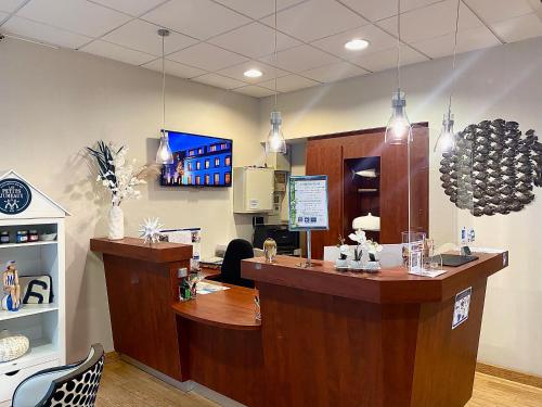 a law office with a reception desk and a counter at Cit'Hotel Hôtel de France et d'Europe in Concarneau