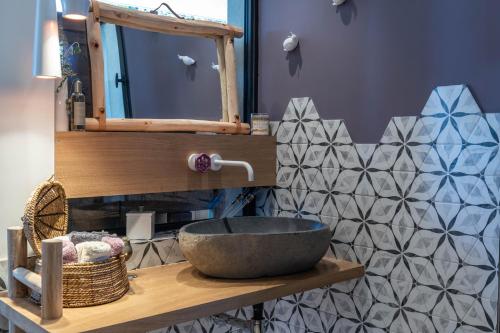 a bathroom with a sink and a mirror at LA BASTIDE DES CULS-ROUSSET in Marseille