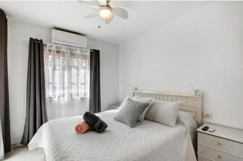 Fayser 108, 2 bedrooms, AC, steps to beach
