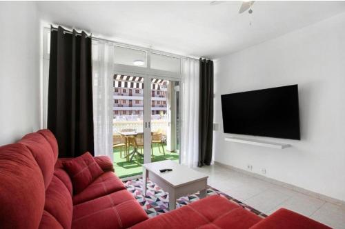 Fayser 108, 2 bedrooms, AC, steps to beach