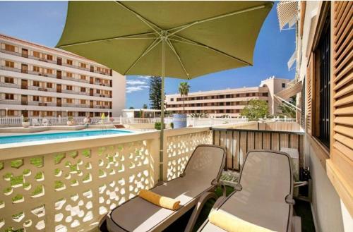 Fayser 108, 2 bedrooms, AC, steps to beach