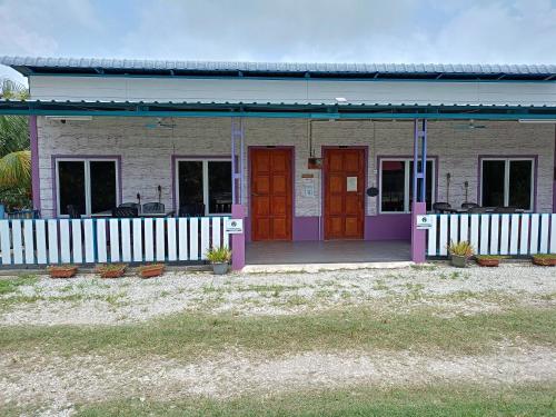 Bangunan di mana terletaknya rumah percutian