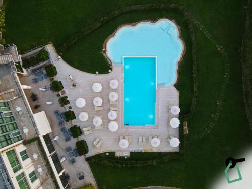 an overhead view of a swimming pool in a resort at HOTIDAY Hotel Pisa in Pisa