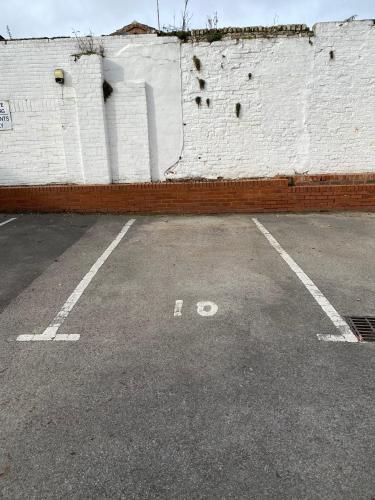 Luxury 2 Bedroom Apartment w/ Free Parking photo 16