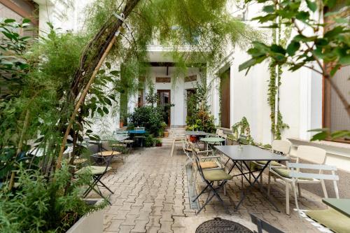 Home Away From Home - Modern & Cozy Apartments near Vibrant Unirii Area