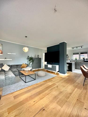 a large living room with a couch and a table at Ferienhaus Oldenburg in Oldenburg