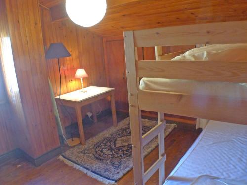 a bedroom with a bunk bed and a table with a lamp at Chalet Samoëns, 5 pièces, 10 personnes - FR-1-629-88 in Samoëns