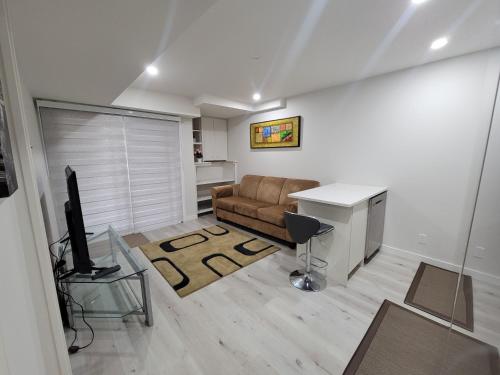 Walkout Basement Suite – Photos 2