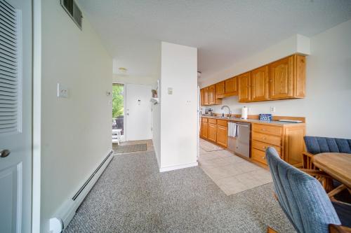 Η κουζίνα ή μικρή κουζίνα στο Lakeside Retreat in Dewittville with Pool Access!
