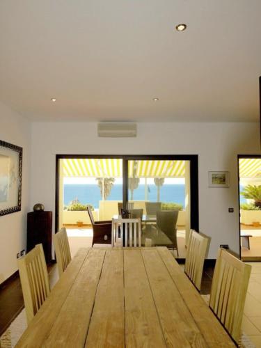 LGS61 T2 Luxuoso e terraco frente praia