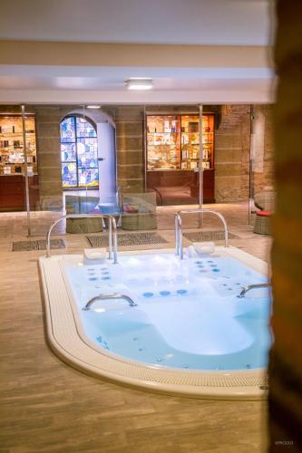 a hot tub in the middle of a room at Mercure Moulins Centre Hôtel de Paris in Moulins