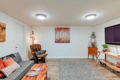 Gallery image of Old Hickory Hideout Charming Apt with Deck! in Old Hickory