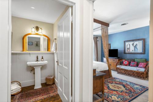 a bathroom with a sink and a bedroom at Crystal River Inn in San Marcos