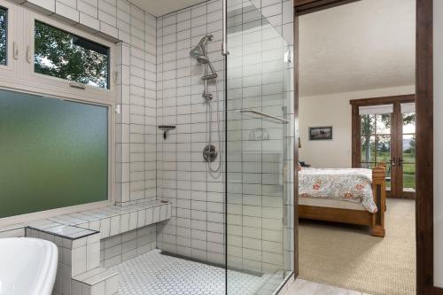uma casa de banho com um chuveiro e uma porta de vidro em Month long Rental- Teton Springs Home, 4 Bedroom em Victor
