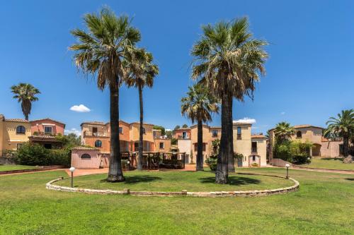 Zahrada ubytování ISA-Residence with swimming-pool in Santa Margherita di Pula, apartments with air conditioning and private outdoor space at only 250 m from the beach