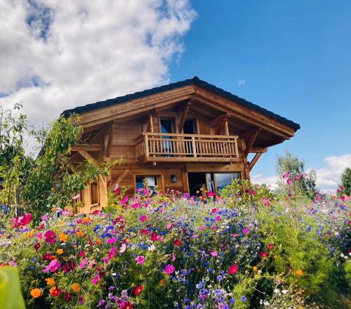 Vonkajšia záhrada v ubytovaní Chalet neuf vue panoramique sur le MONT-BLANC
