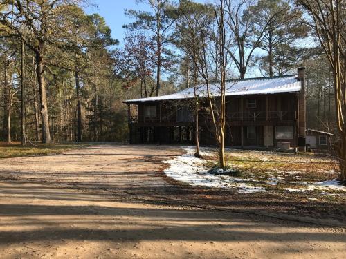 a house in the middle of a dirt road at Outback Campground and Marina in Trinity