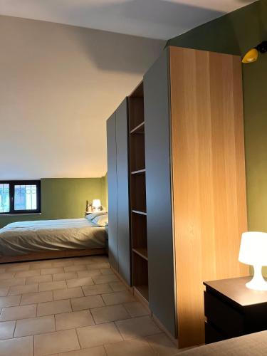 a bedroom with a bed and a closet at Mansarda Moderna in Lunigiana con Giardino in Aulla