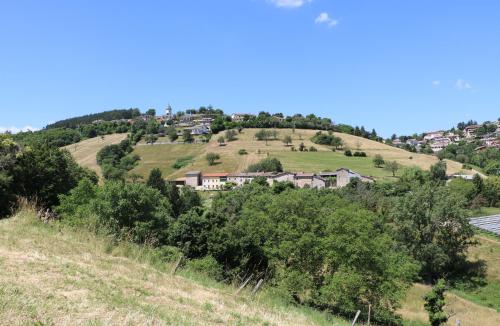 a village on a hill with houses on it at Il Sentiero in Verona