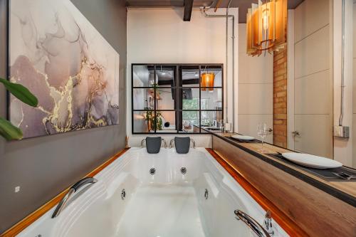 Ein Badezimmer in der Unterkunft One Apartments Laureles
