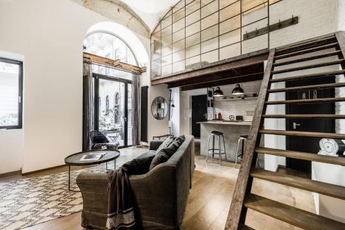 One of a kind, Super Central condo with Patio 1075 Budapest, 19 Király utca kép - 3