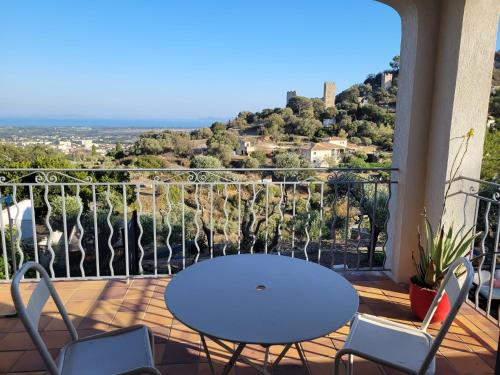 Photo de la galerie de l'établissement Chambre confortable vue sur mer, à Hyères