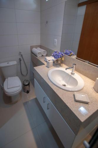 Ένα μπάνιο στο Flat inteiro Ônix Bueno