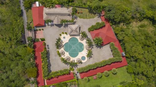 uma vista aérea de uma casa com um jardim em HOTEL CAMPESTRE Palma em Villavicencio