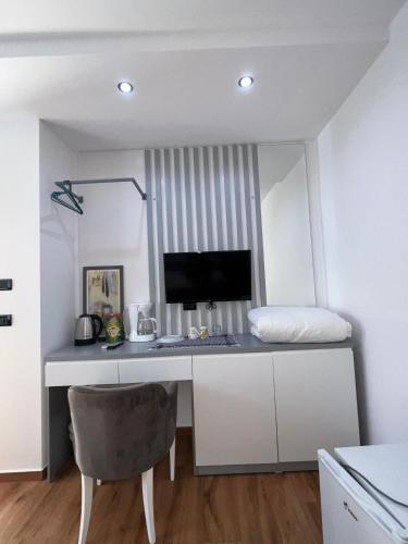 a desk with a computer on it in a room at Vila Herta - Escape in Durrës