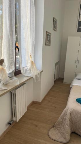 a bedroom with a bed and a window with curtains at Casa di David in Verona