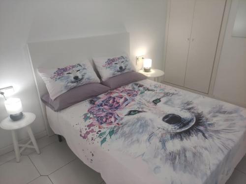 a bedroom with a wolf design on the bed at Team019 Sitges Richard España in Sant Pere de Ribes