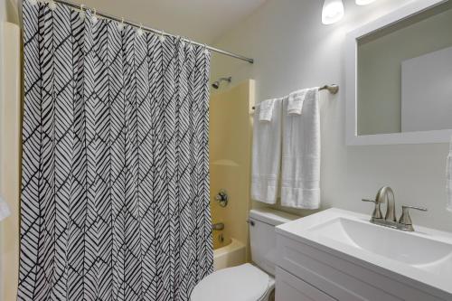a bathroom with a black and white shower curtain and a sink at Williston Home with Yard 6 Mi to Devils Den Spring in Williston