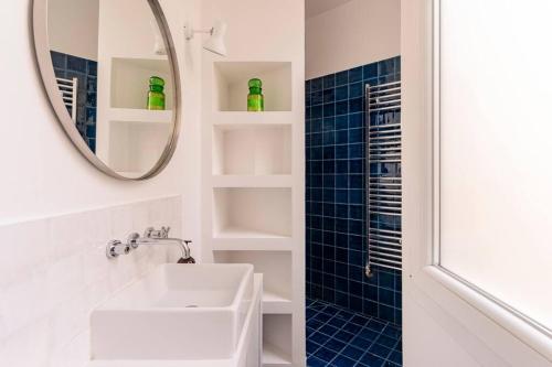 Family apartment center paris 8th- by AskMeFrance