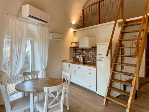 Dapur atau dapur kecil di Kupolinis namelis