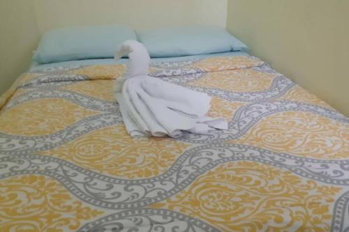 a swan is sitting on a bed at Alojamiento Familiar Pedernales. in Pedernales