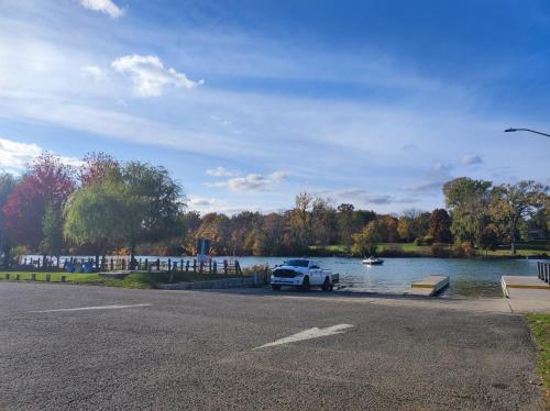 Afbeelding uit fotogalerij van Four trees house in Niagara Falls