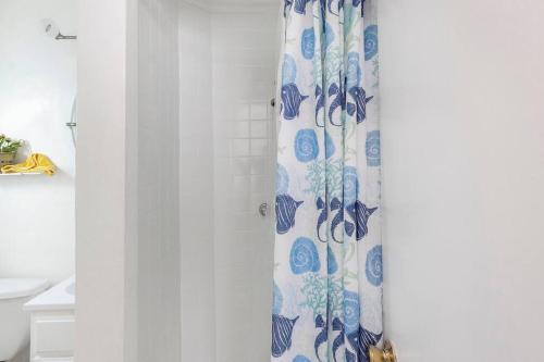 a shower curtain in a bathroom with a blue and white at Island Vibes 1 bedroom in LongBeach-30 days min. in Long Beach