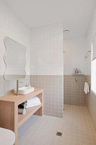 Bilik mandi di Harbourview House Apartment