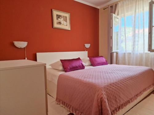 Ένα ή περισσότερα κρεβάτια σε δωμάτιο στο Apartments by the sea Barbat, Rab - 21809