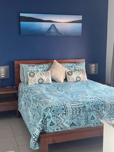 Cama o camas de una habitación en Marina Views Apartment Cullen Bay