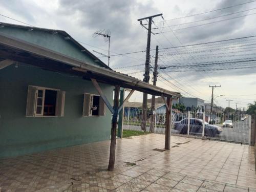 El barrio en el que está el parque vacacional o un barrio cercano